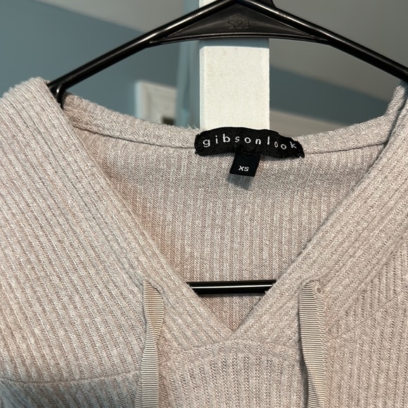 Cozy Cream Light Hooded Sweatshirt 🤍 - Picture 2 of 6